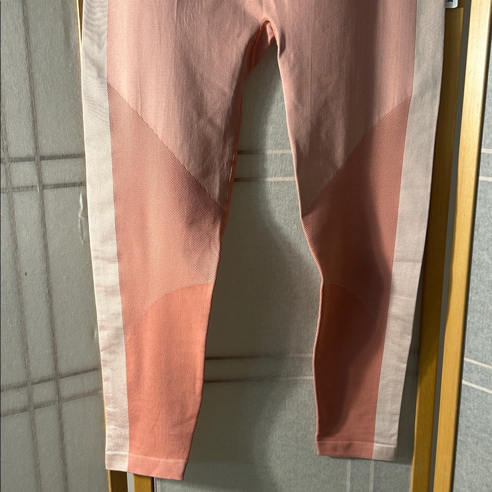 Lululemon Ebb to train Abstract Coral and Beige Leggings - Picture 2 of 14